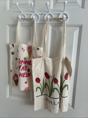 2 tote bags